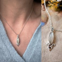 Švytintis meldas su uogyte